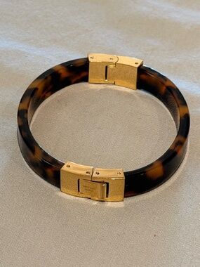 gold and tortoise shell bracelet